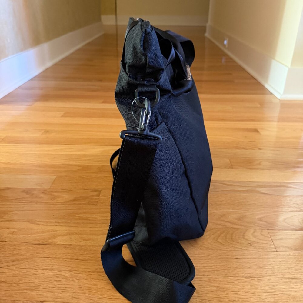 GRAVIS BLACK SHOULDER and/or TRAVEL BAG - Picture 6 of 13